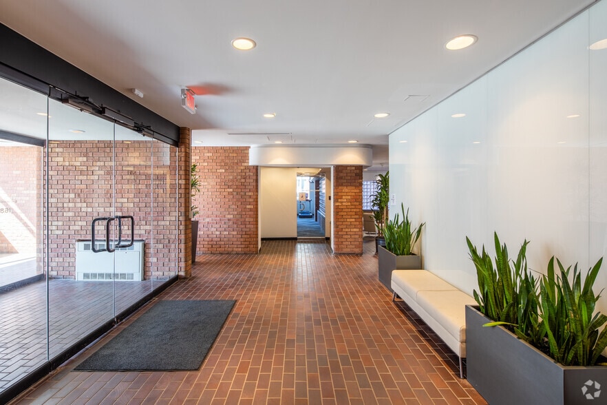 More Photos Of 168 N Meramec Ave, Clayton Office For Lease