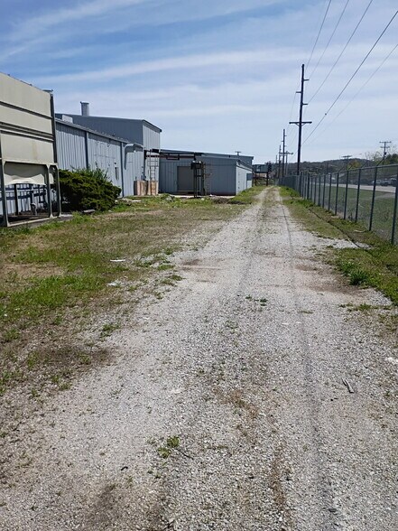 More Photos Of 712 Industrial Ln, Oneida Distribution For Sale