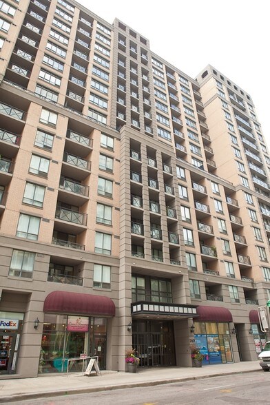 More Photos Of 140 Simcoe St, Toronto Apartments For Lease
