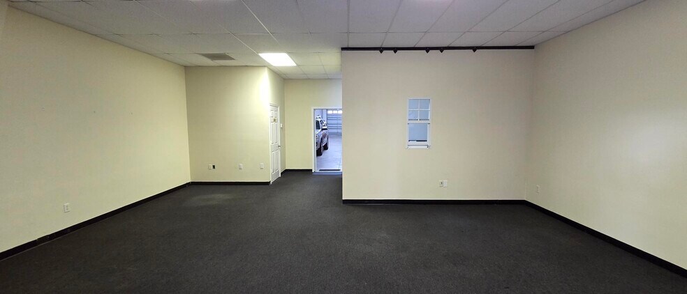 More Photos Of 9201 Brookwood Ct, Bonita Springs Showroom For Sale