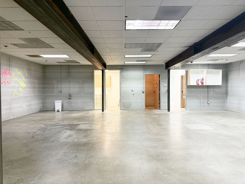 More Photos Of 9660-9690 Research Dr, Irvine Warehouse For Lease