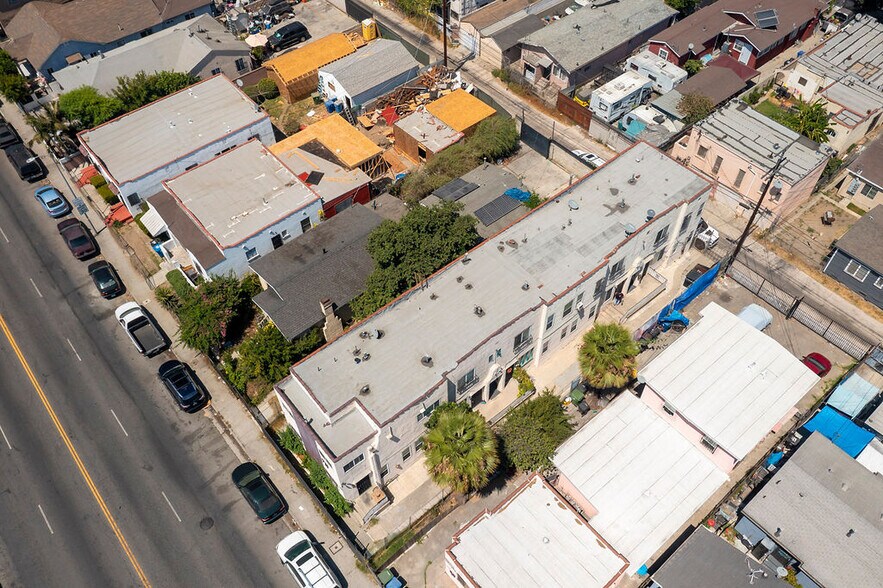 More Photos Of 711 Vernon Ave, Los Angeles Apartments For Sale