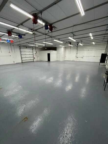 More Photos Of 1325 White Dr, Titusville Warehouse For Lease