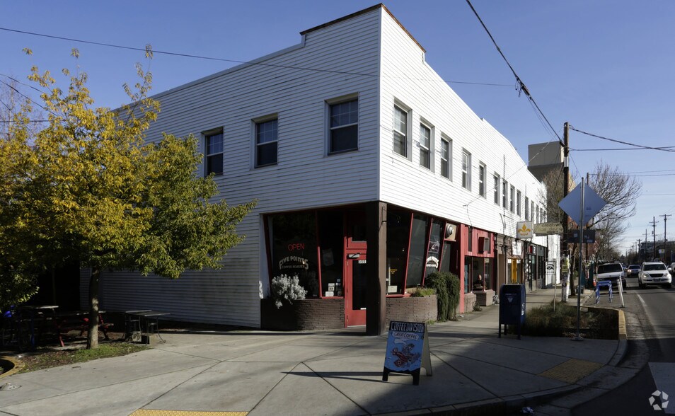 More Photos Of 3551-3561 SE Division St, Portland Storefront Retail Residential For Lease