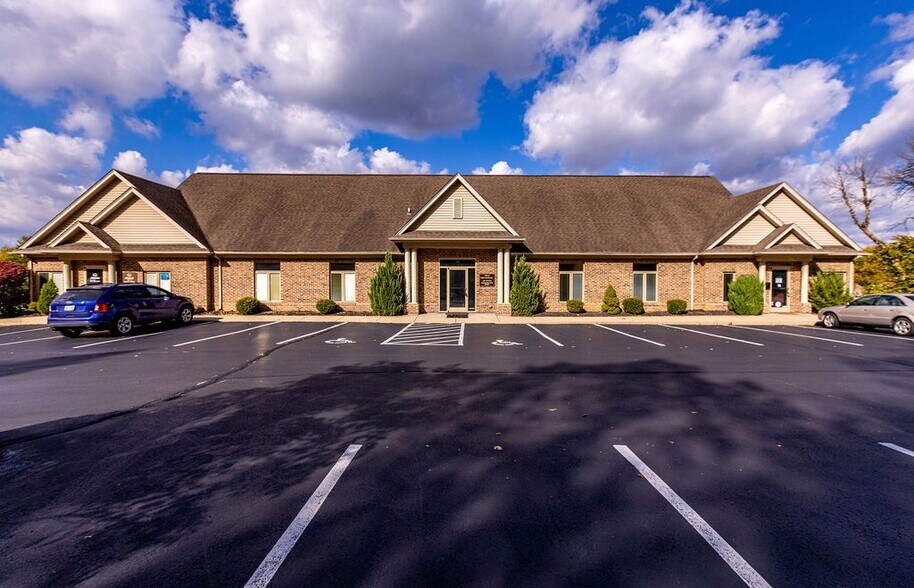 Primary Photo Of 1081 N University Blvd, Middletown Office For Lease