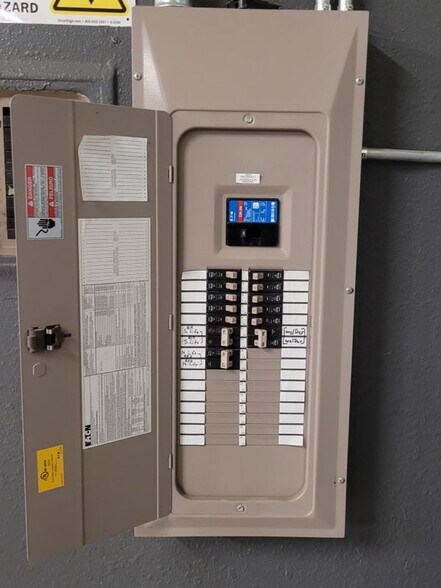 More Photos Of 2006 50th St, Lubbock Flex For Lease