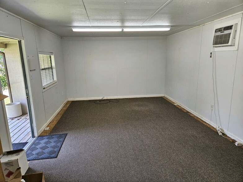 More Photos Of 251 Gonyo Ln, Richmond Office For Lease