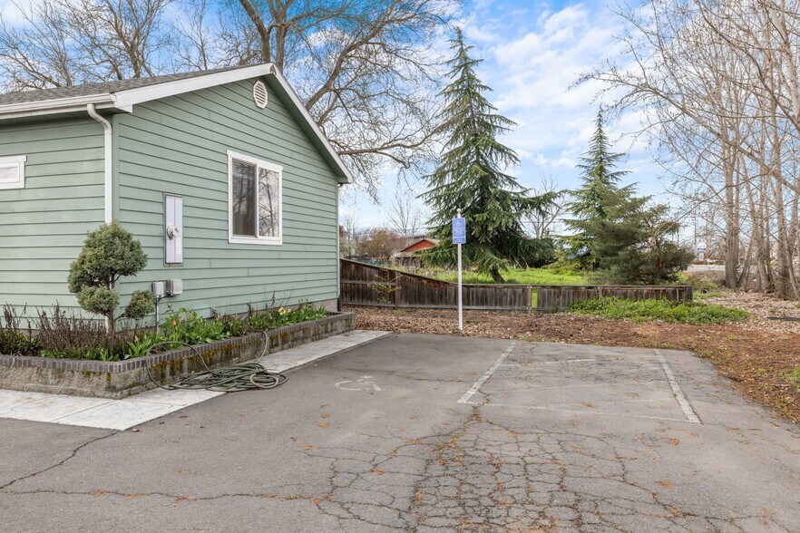 More Photos Of 802 E Vilas Rd, Medford Light Manufacturing For Sale