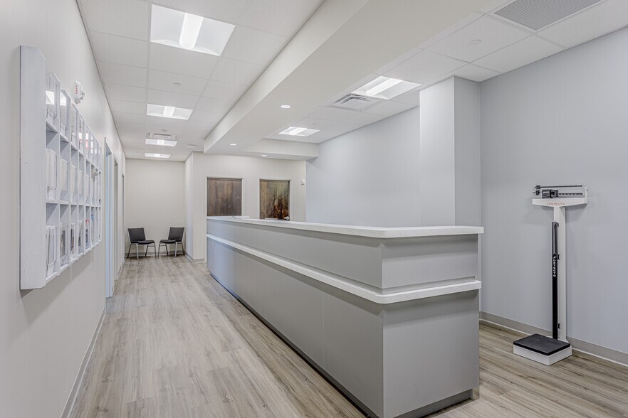 More Photos Of 6376 Pine Ridge Rd, Naples Medical For Lease