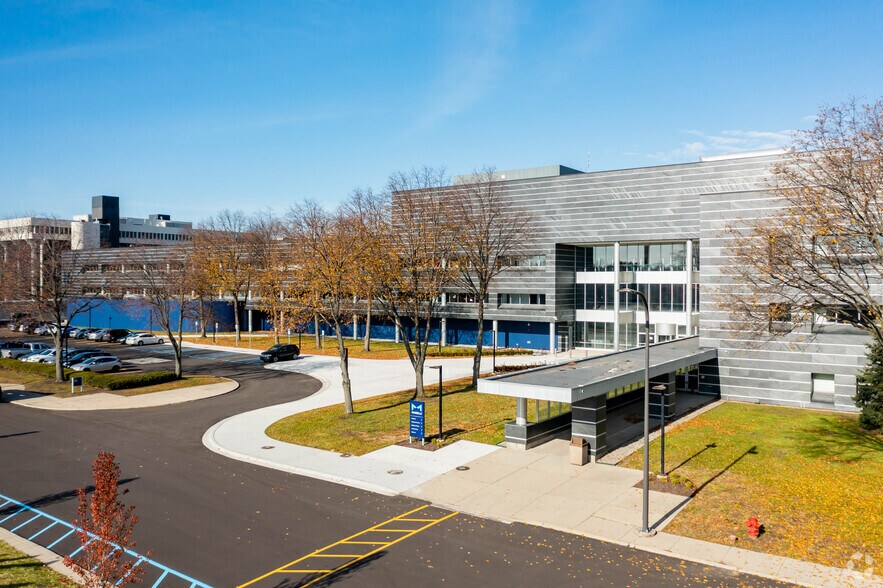 More Photos Of 26555 Northwestern Hwy, Southfield Office For Lease