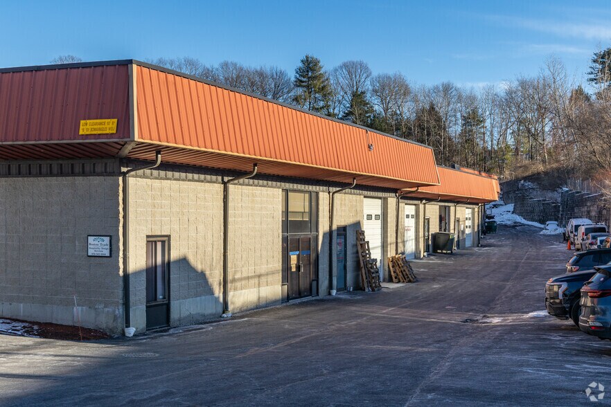 More Photos Of 9 Bonazzoli Ave, Hudson Warehouse For Sale