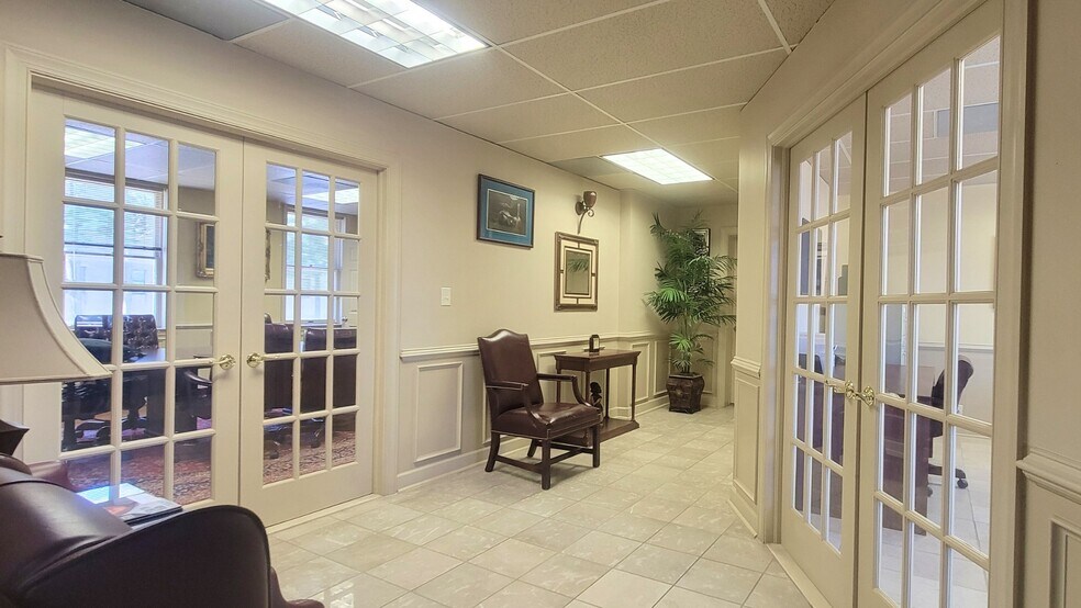 More Photos Of 12100-12128 Heritage Park Cir, Silver Spring Medical For Lease