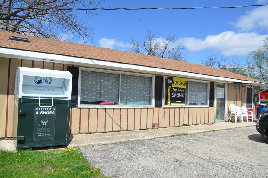 More Photos Of 216 Chicago Rd, Paw Paw Storefront For Sale