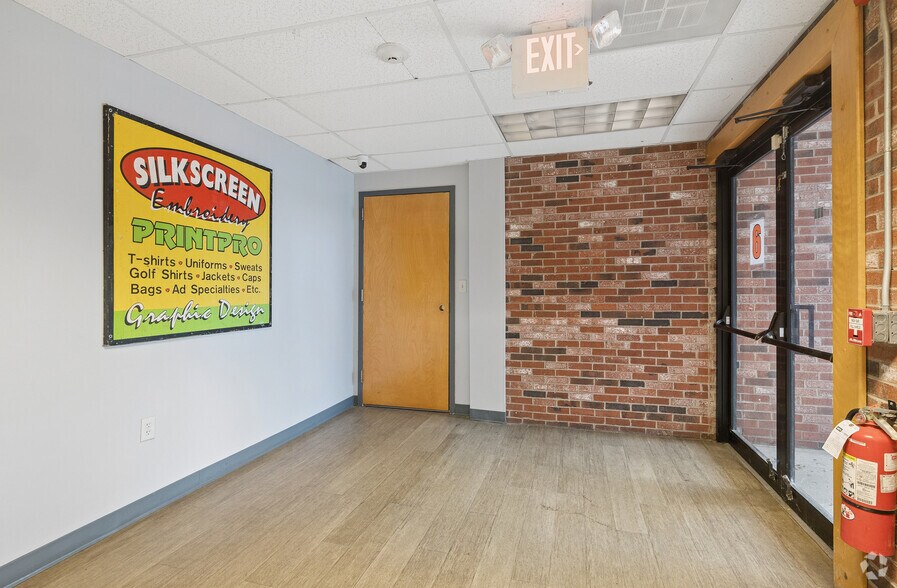 More Photos Of 229-239 Neck Rd, Haverhill Warehouse For Lease