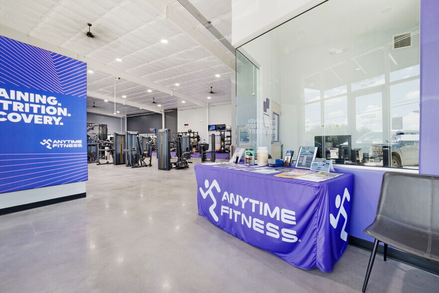 More Photos Of 1009 E 4th St, Lampasas Storefront For Lease