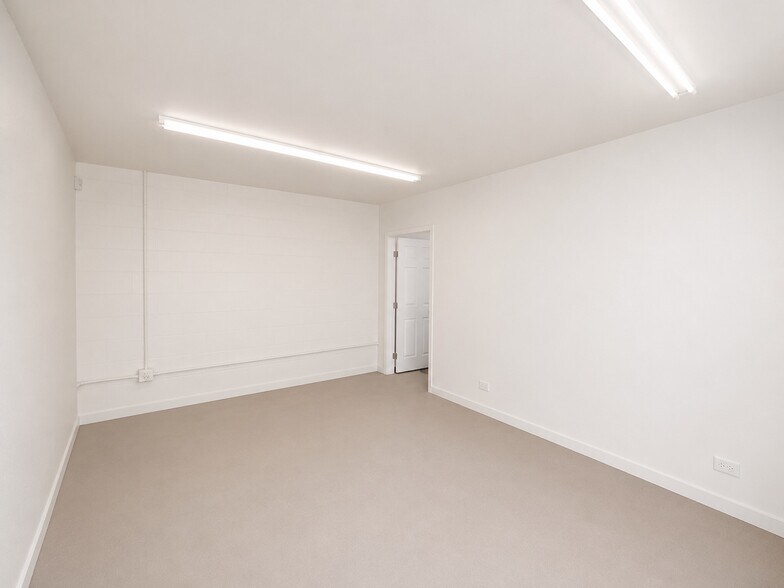 More Photos Of 4136 Eagle Rock Blvd, Los Angeles Storefront For Sale