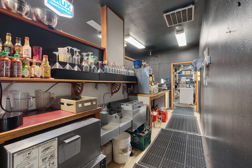 More Photos Of 335 E 3rd St, Lafayette Bar For Sale