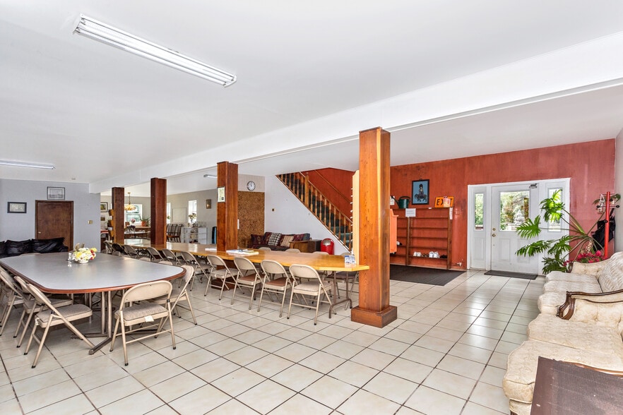 More Photos Of 16817 Germantown Rd, Germantown Schools For Sale