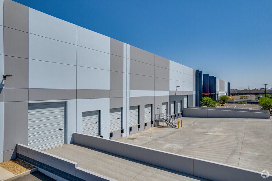 More Photos Of 4250 E Superior Ave, Phoenix Warehouse For Lease