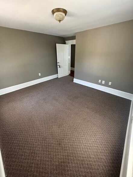 More Photos Of 16 Oak Grove St, Mount Holly Loft Creative Space For Lease