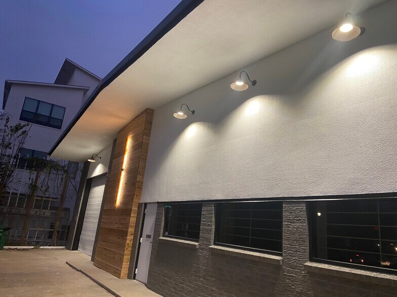 More Photos Of 2409 Austin St, Houston Warehouse For Sale