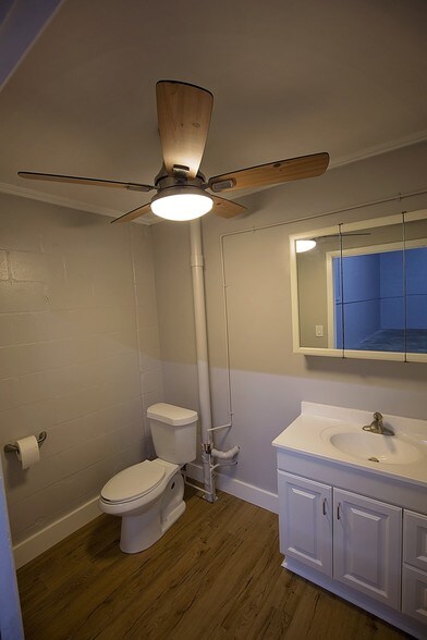 More Photos Of 1010 Park Ct, Safety Harbor Warehouse For Lease