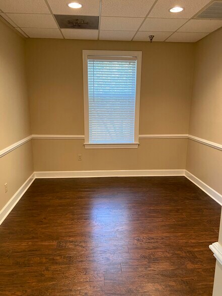More Photos Of 1000 Main St, Hilton Head Office For Lease