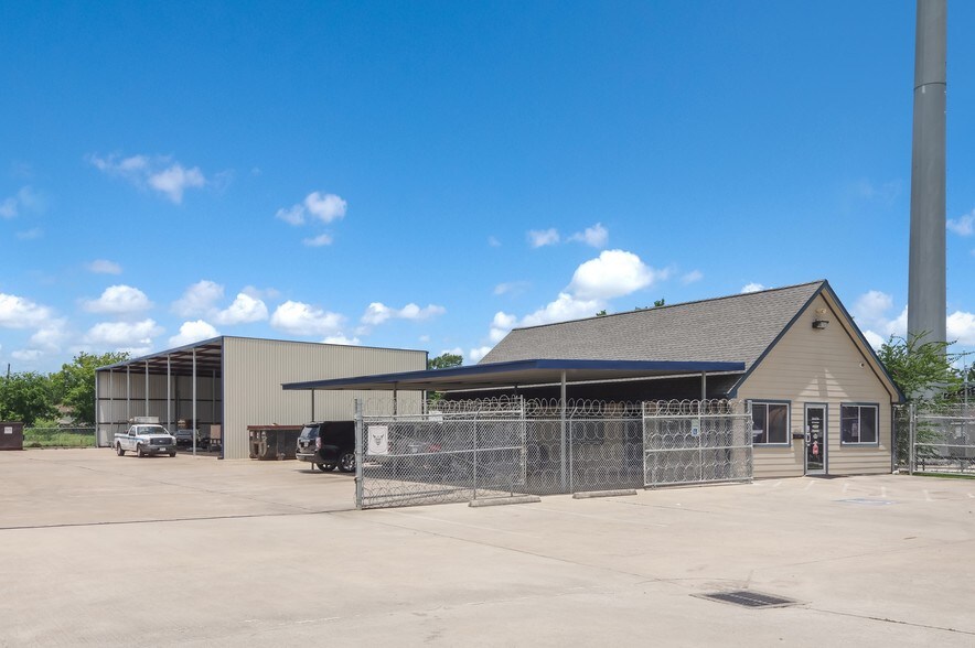 More Photos Of 12543 Perry Rd, Houston Warehouse For Sale