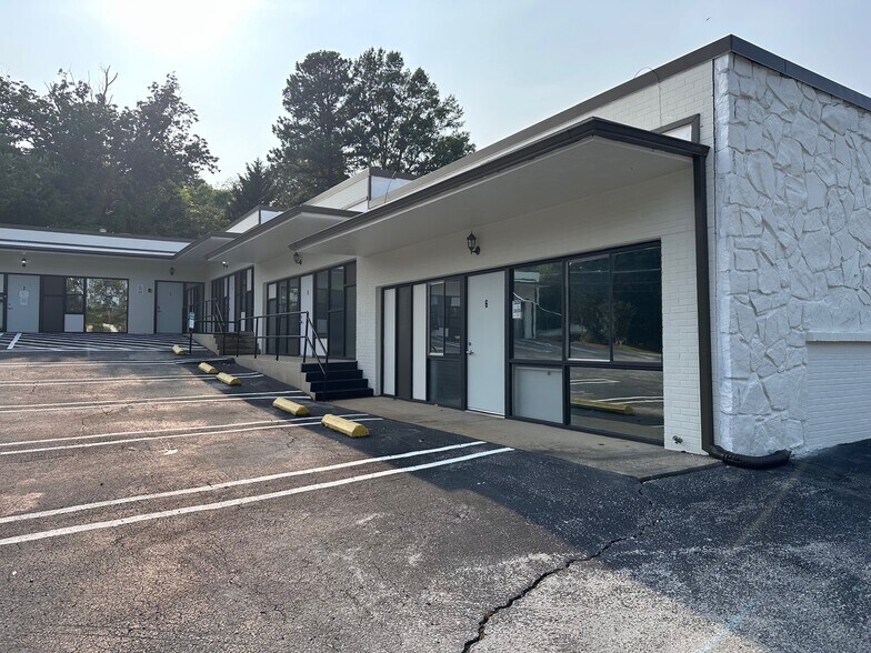 More Photos Of 1401 Applewood Dr, Dalton Medical For Lease