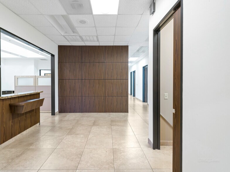 More Photos Of 714 S Peek Rd, Katy Medical For Lease