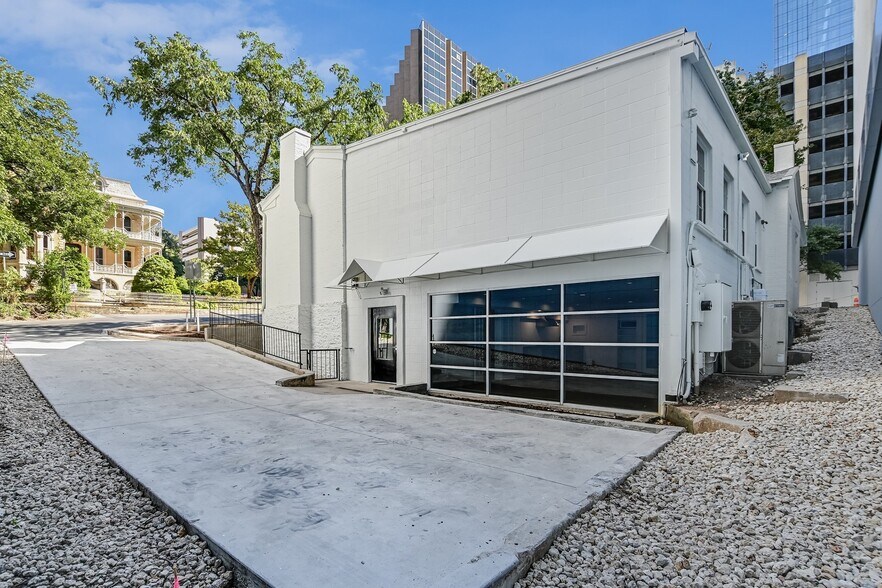 More Photos Of 610 Guadalupe St, Austin Office For Lease