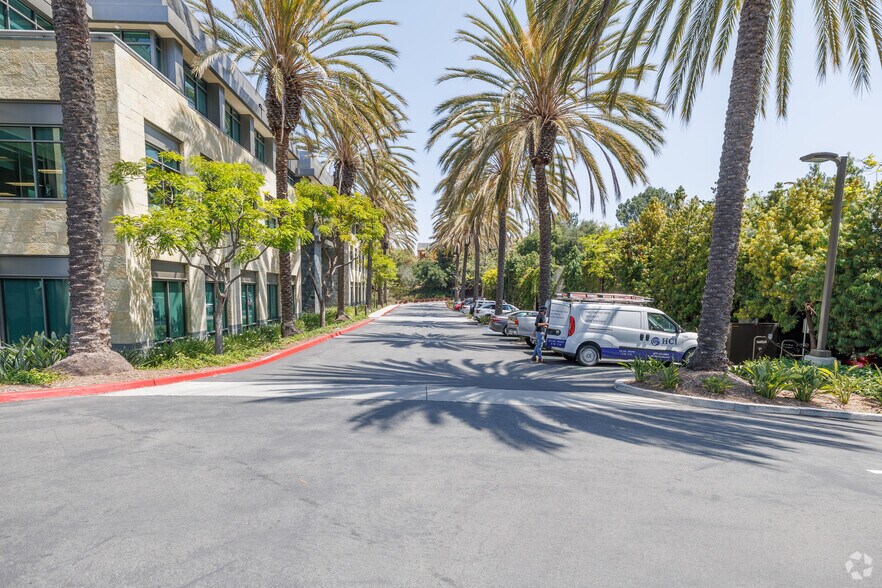 More Photos Of 10590 W Ocean Air Dr, San Diego Office For Lease