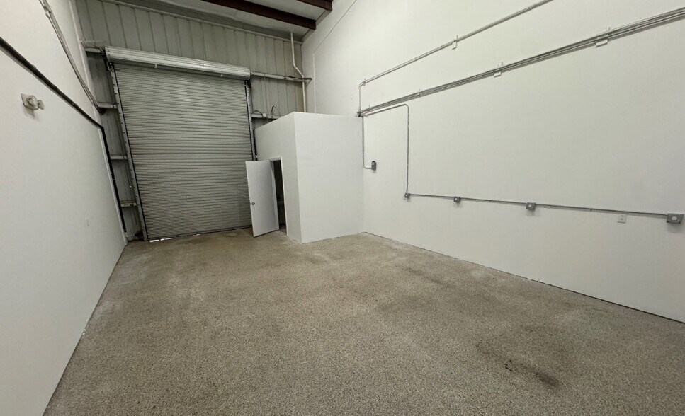 More Photos Of 1726-1738 SW Biltmore St, Port Saint Lucie Light Manufacturing For Lease