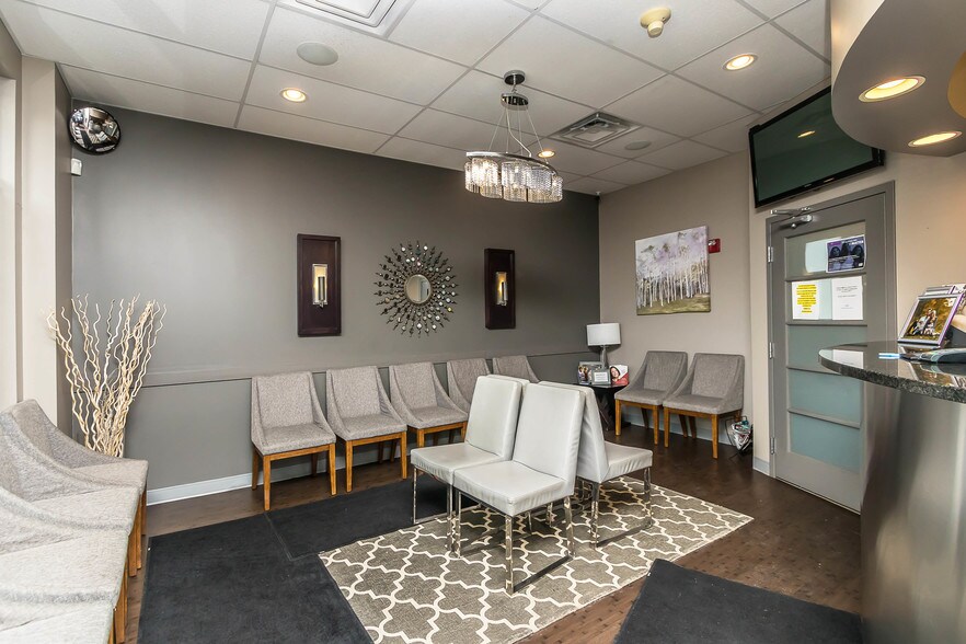 More Photos Of 5323-5345 Hendron Rd, Groveport Medical For Lease