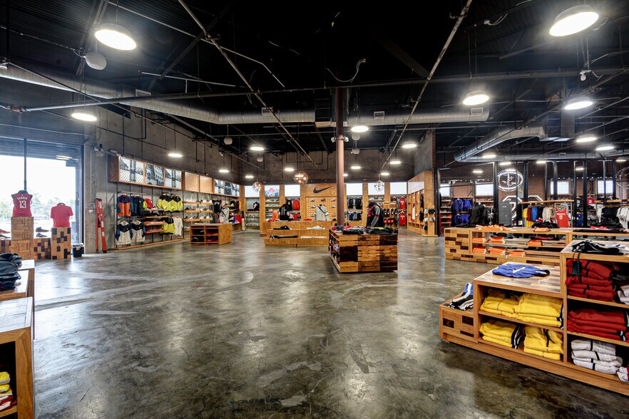 More Photos Of 20121 Highway 59 N, Humble Freestanding For Sale