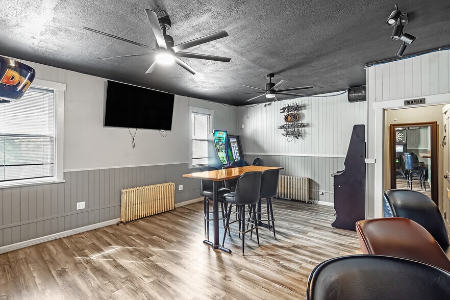 More Photos Of 2100 Spring St, Pittsburgh Bar For Sale