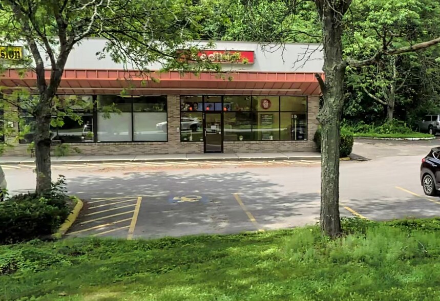 More Photos Of 709 Winsted Rd, Torrington Storefront For Lease