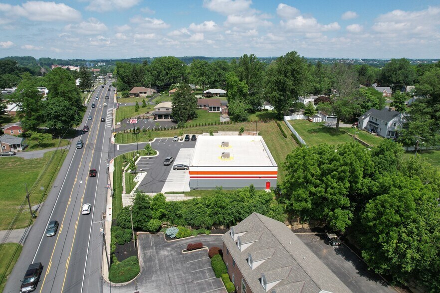 More Photos Of 1235 S Market St, Elizabethtown General Retail For Sale