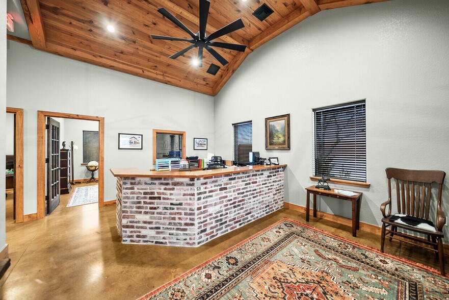 More Photos Of 255 W Princeton Dr, Princeton Flex For Lease