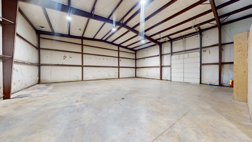 More Photos Of 1275 W Sunchase Ct, Fayetteville Warehouse For Lease