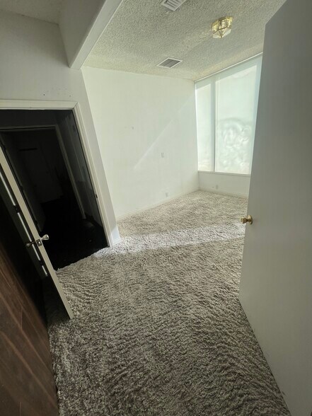 More Photos Of 5000 Lankershim Blvd, North Hollywood Storefront Retail Office For Sale