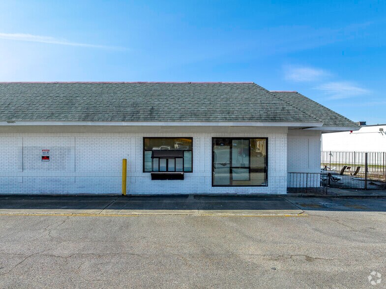 More Photos Of 1350 Hartford Ave, Johnston Fast Food For Lease