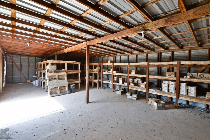 More Photos Of 411 E South 11th St, Abilene Warehouse For Lease