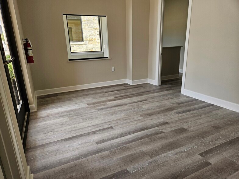 More Photos Of 625 Regal Row, Montgomery Medical For Lease