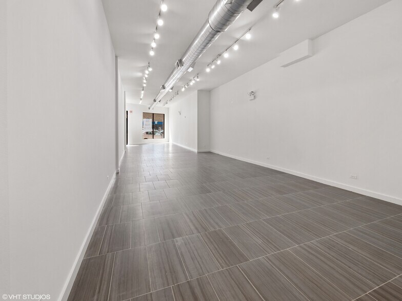 More Photos Of 2901-2911 N Clark St, Chicago Storefront Retail Residential For Lease