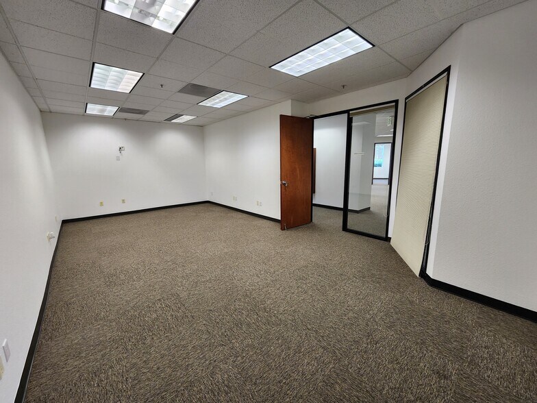 More Photos Of 3700 Hilborn Rd, Fairfield Medical For Sale