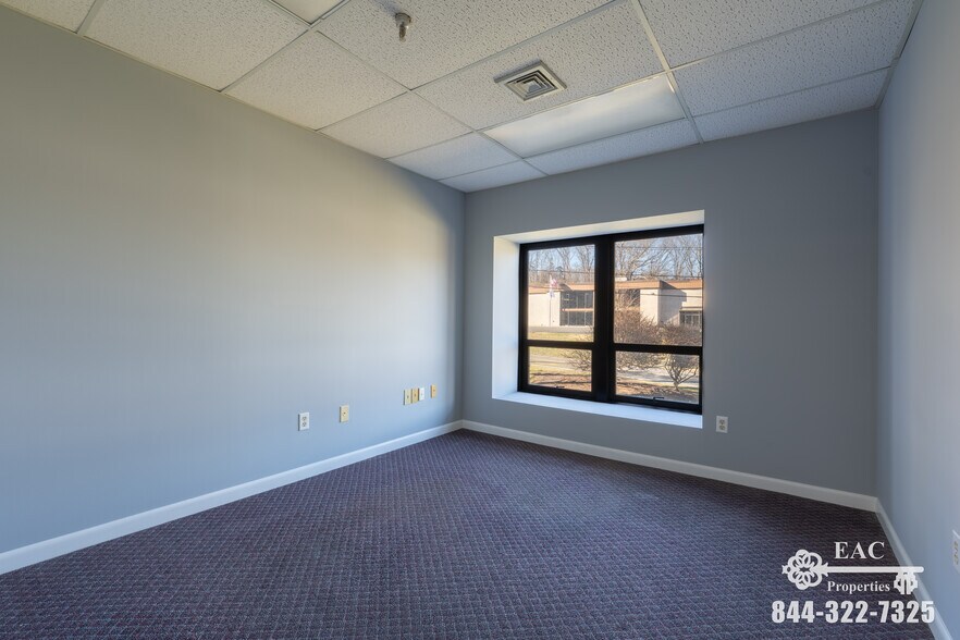 More Photos Of 22 Commerce Rd, Newtown Light Manufacturing For Lease