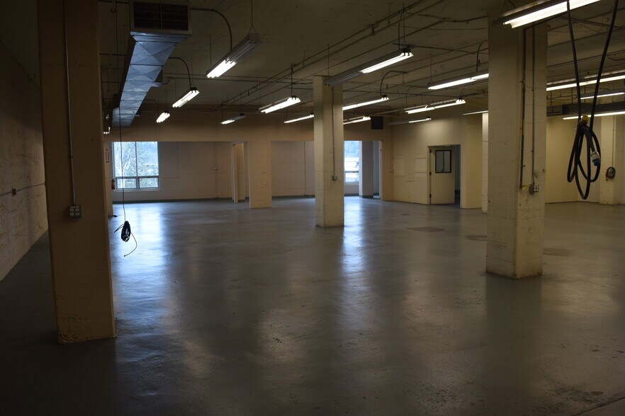 More Photos Of 616 Industrial St, Hood River Warehouse For Lease