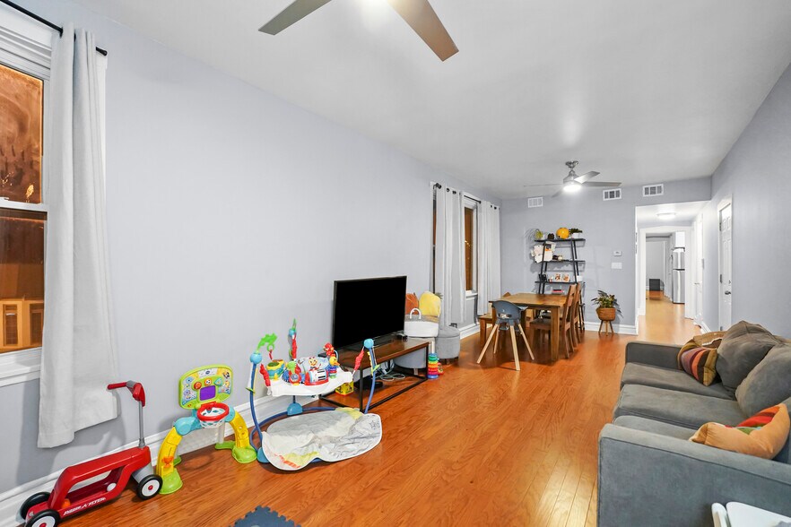 More Photos Of 4363 N Lincoln Ave, Chicago Storefront Retail Residential For Sale