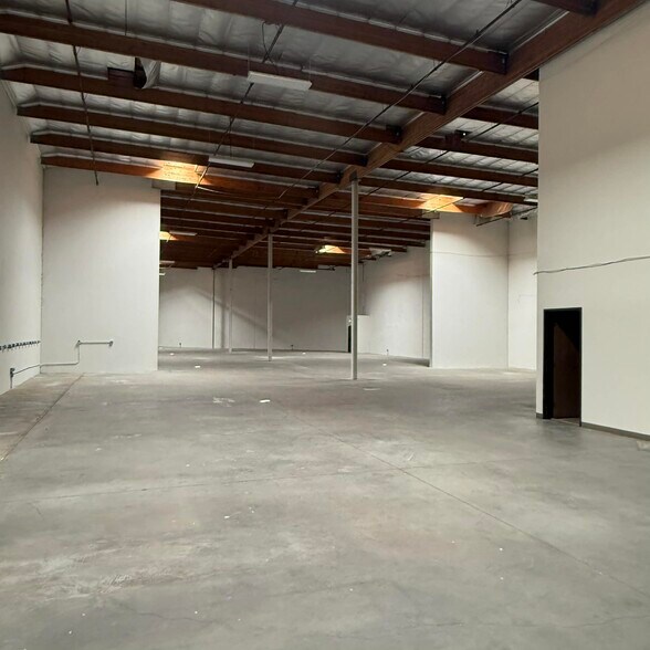 More Photos Of 491 Yorbita Rd, City of Industry Warehouse For Lease